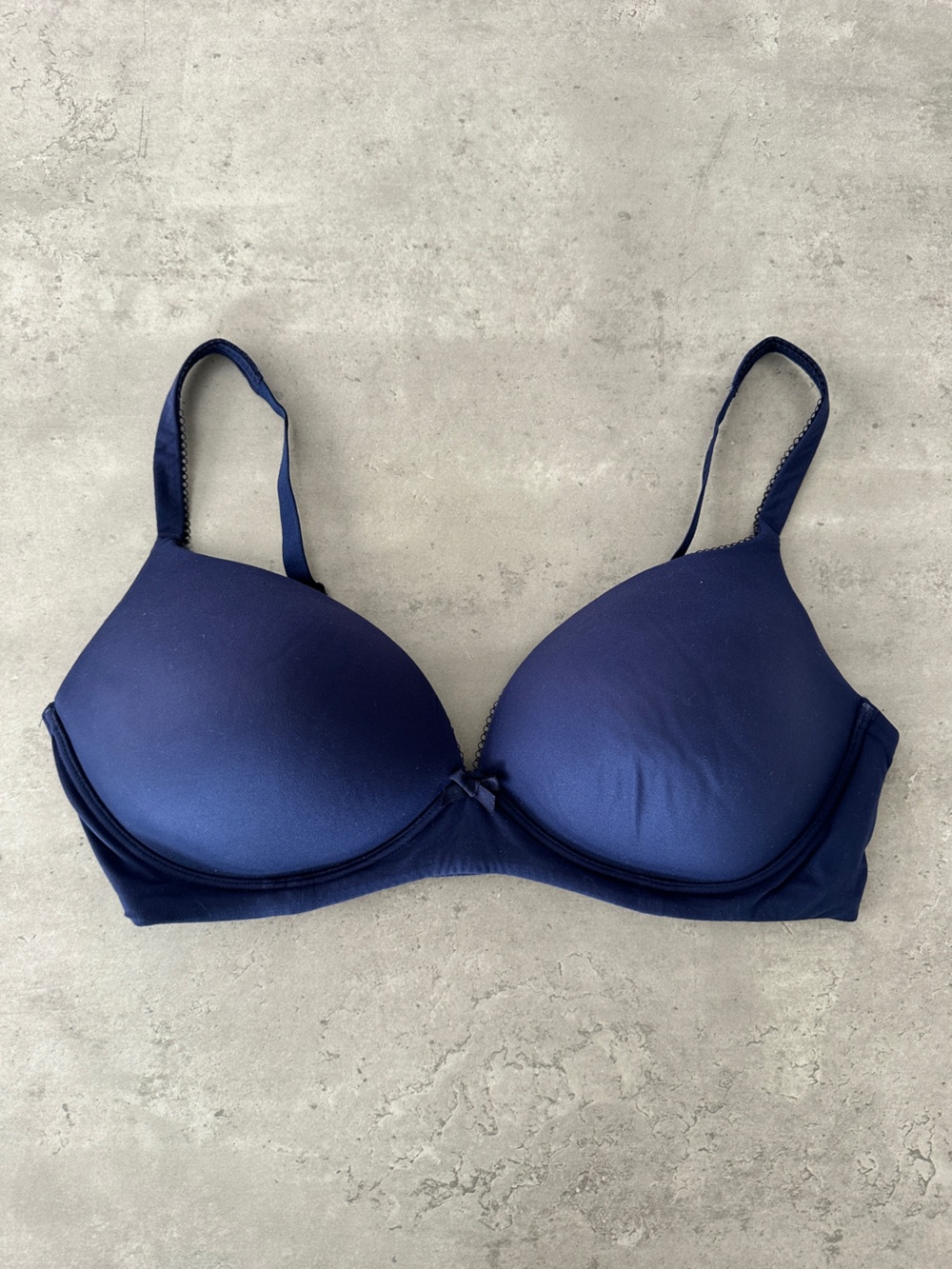 Victoria's Secret Navy Blue Lightly Padded T-Shirt Bra - Picture 2 of 9
